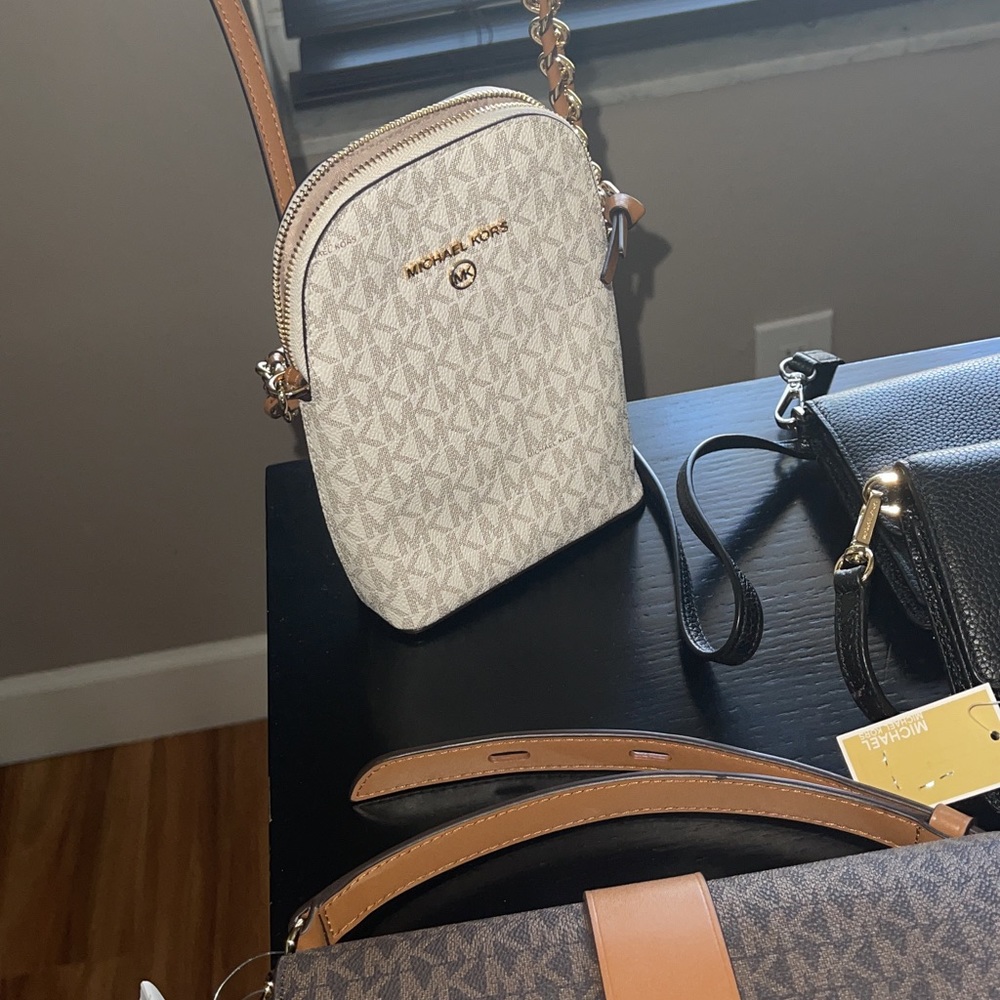 Michael kors phone Crossbody